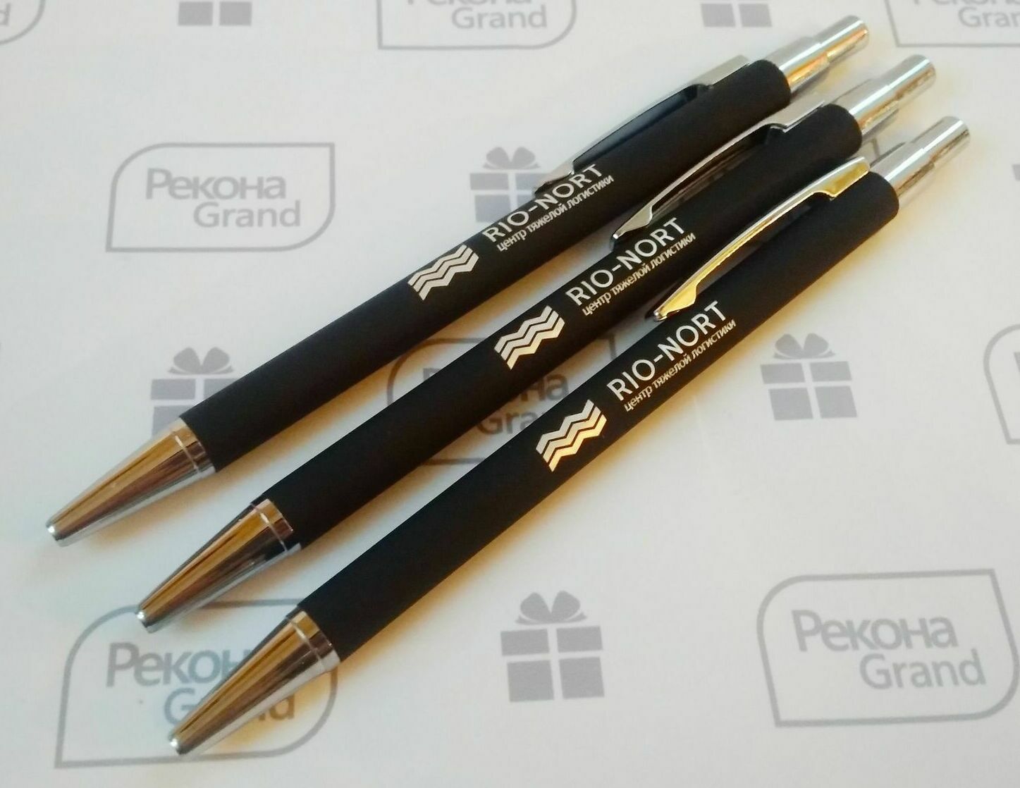 ручки с soft touch покрытием с логотипом